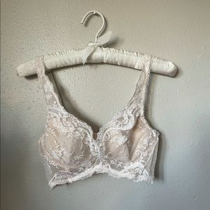 VICTORIA SECRET WHITE LACE BRA